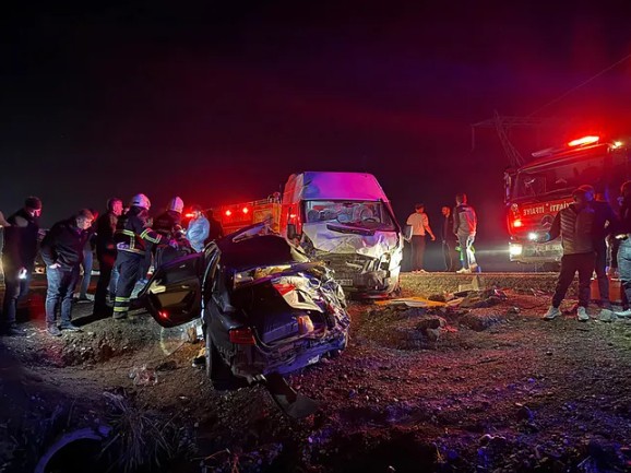 Diyarbakır'da katliam gibi zincirleme kaza! 3 ölü, 14 yaralı
